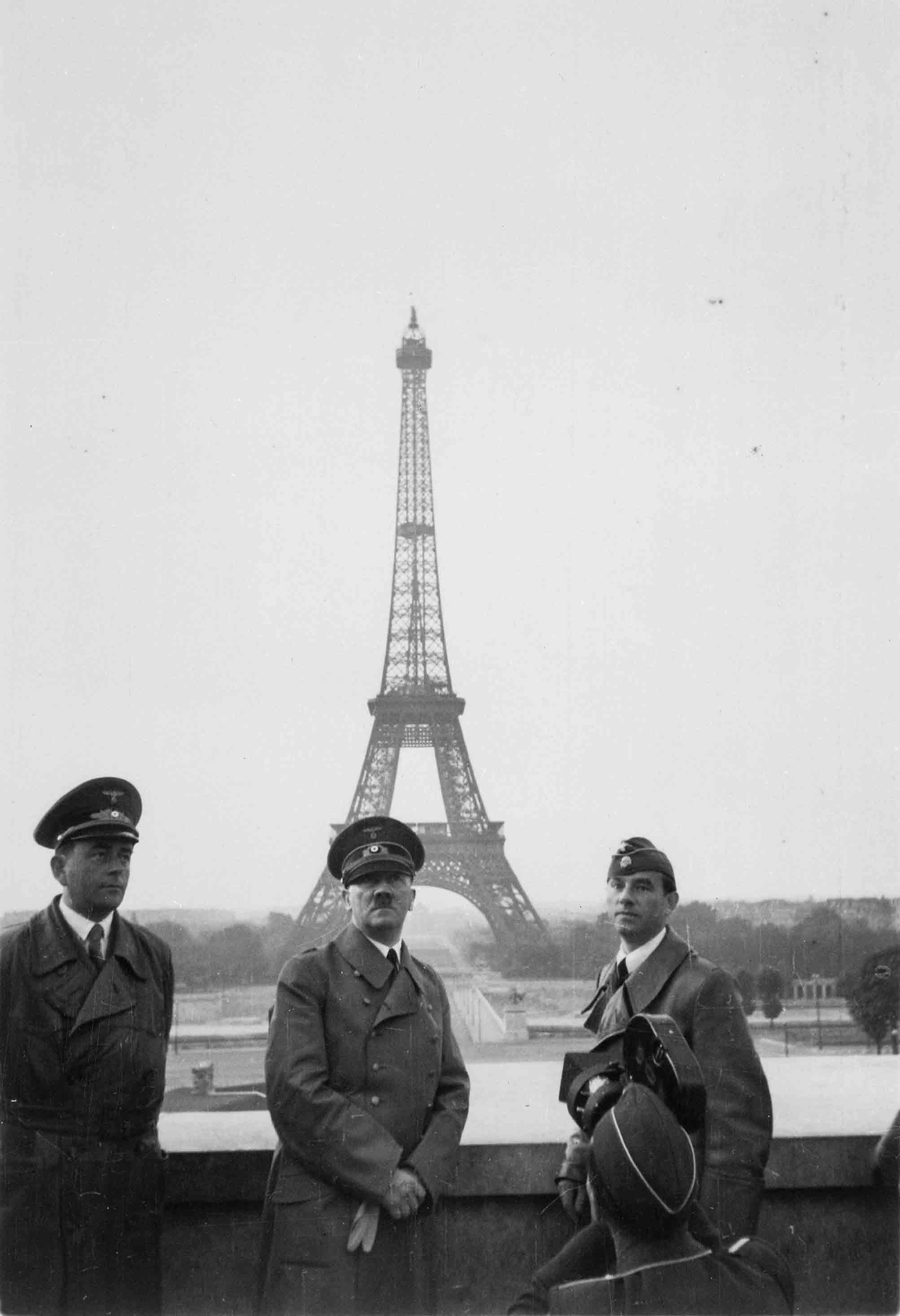 Гитлер на Эйфелевой башне