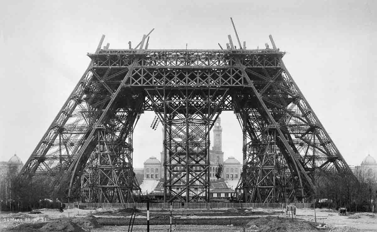 как строили Эйфелевую башню во Франции