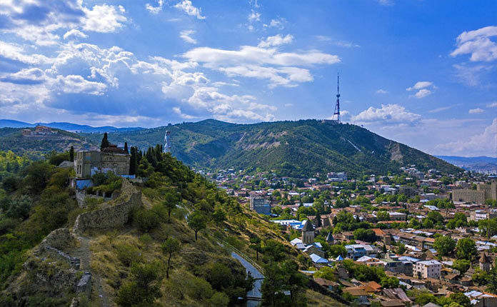 Гора Мтацминда в Тбилиси
