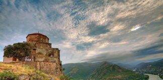 Храм Джвари в Грузии