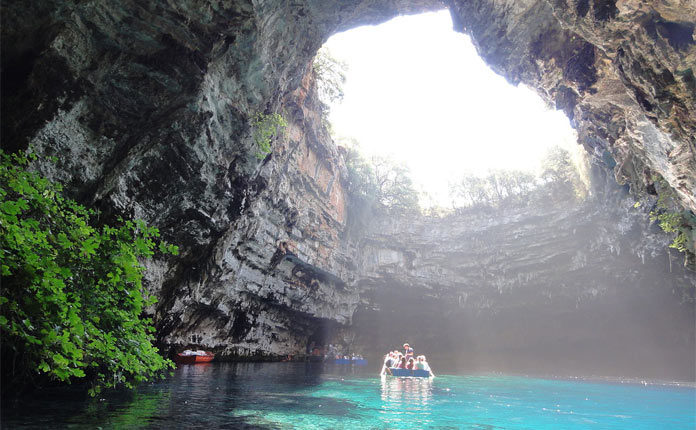 Пещера Мелиссани в Греции