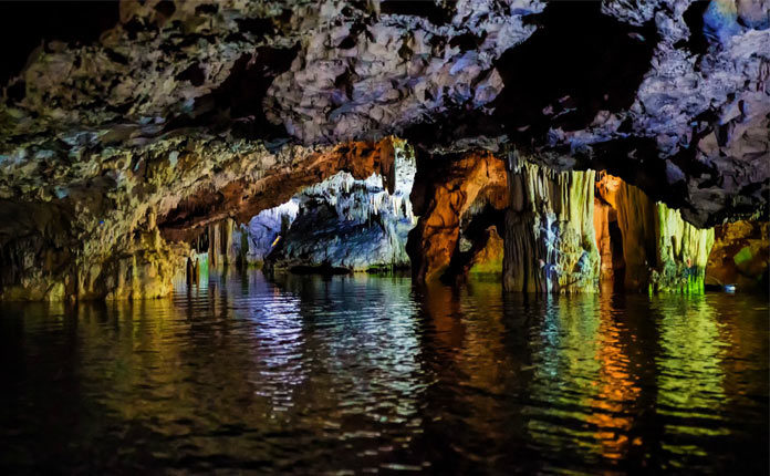 Пещеры Диру в Греции